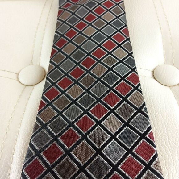 Kenneth Cole Reaction silk diamond print tie - Picture 2 of 6